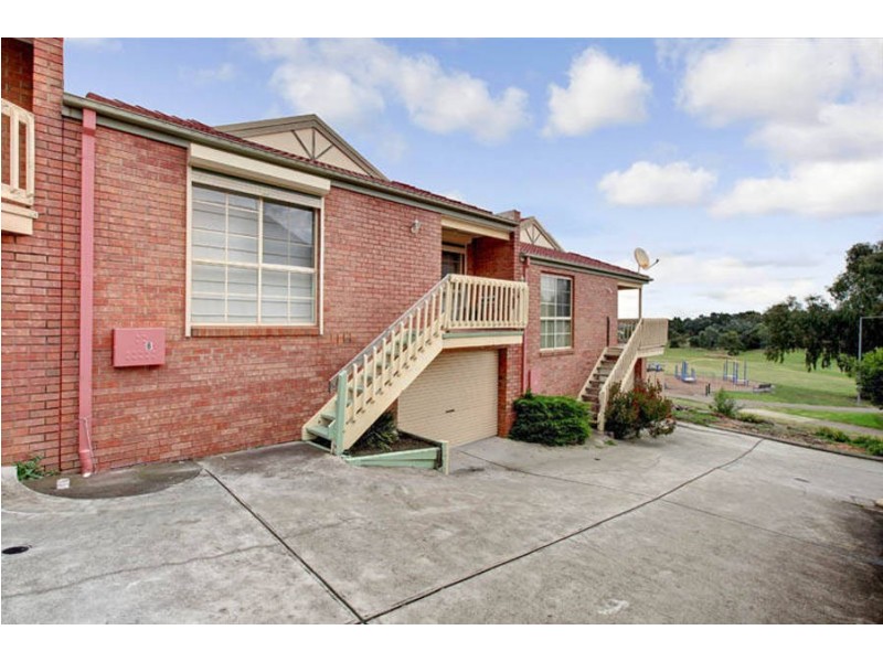 8/4 Shankland Blvd, Meadow Heights VIC 3048