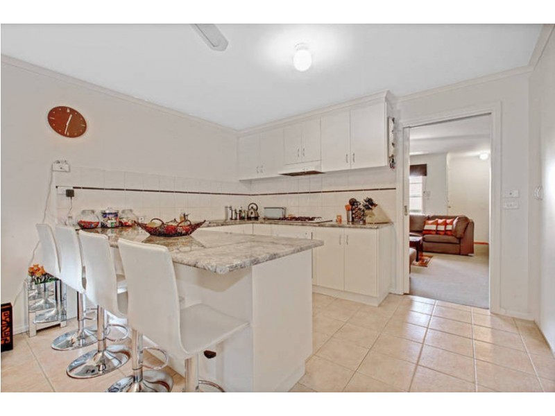 8/4 Shankland Blvd, Meadow Heights VIC 3048