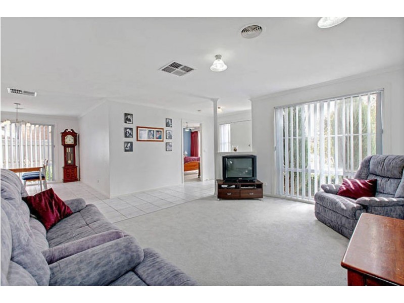 48 Rio Grande Drive, Roxburgh Park VIC 3064