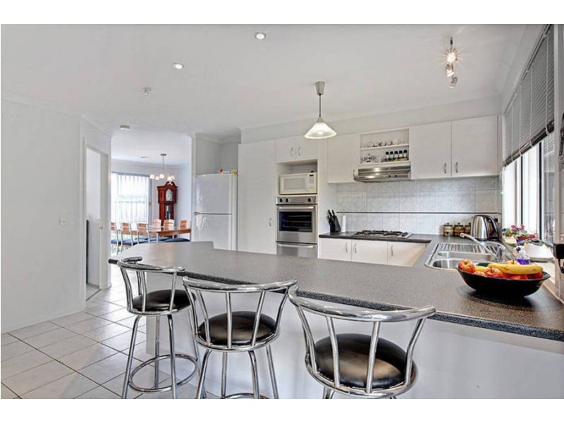 48 Rio Grande Drive, Roxburgh Park VIC 3064