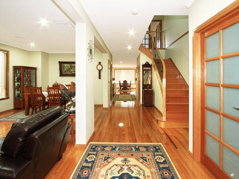 8 Inverie Court, Greenvale VIC 3059