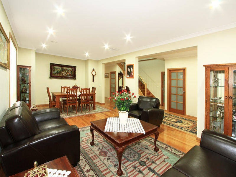8 Inverie Court, Greenvale VIC 3059