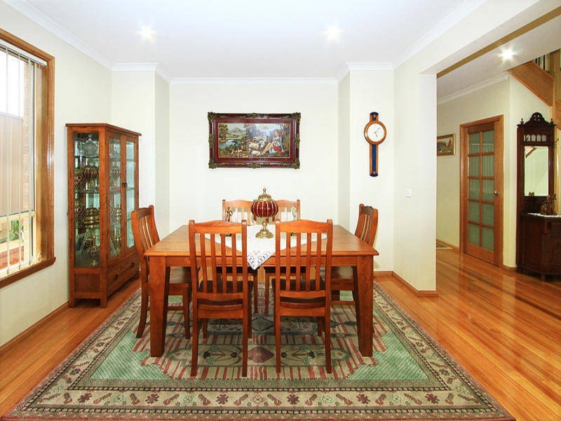 8 Inverie Court, Greenvale VIC 3059