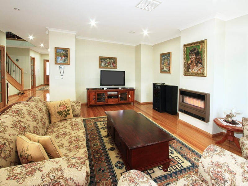 8 Inverie Court, Greenvale VIC 3059