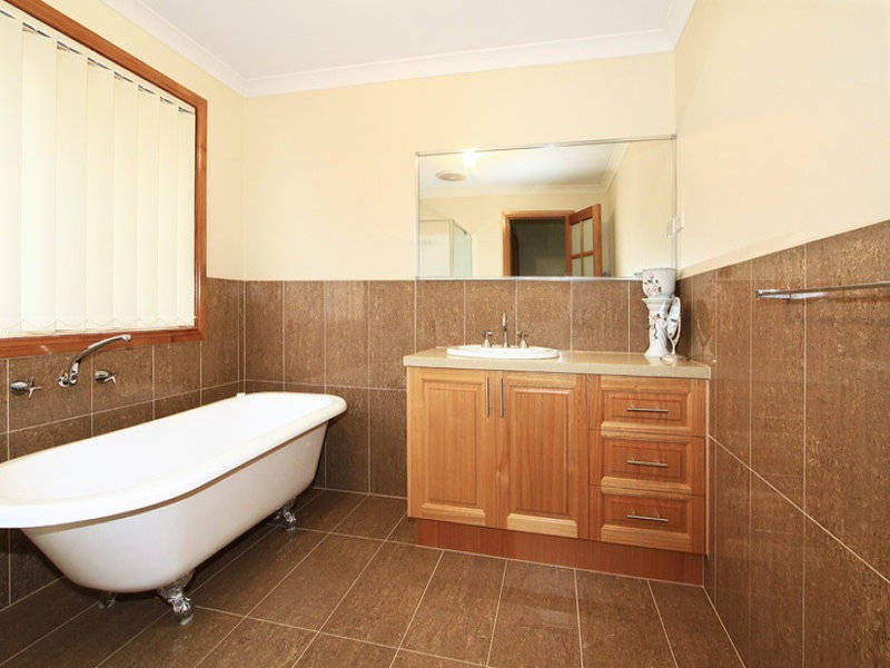 8 Inverie Court, Greenvale VIC 3059