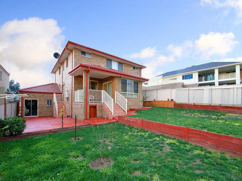 8 Inverie Court, Greenvale VIC 3059