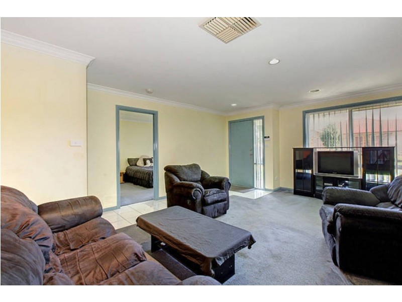 6 Hynes Place, Roxburgh Park VIC 3064