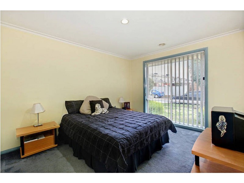 6 Hynes Place, Roxburgh Park VIC 3064