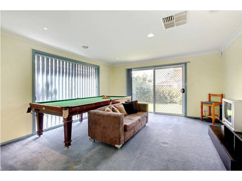 6 Hynes Place, Roxburgh Park VIC 3064