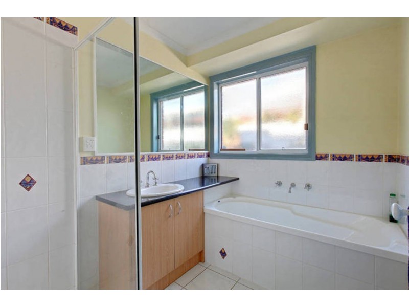 6 Hynes Place, Roxburgh Park VIC 3064