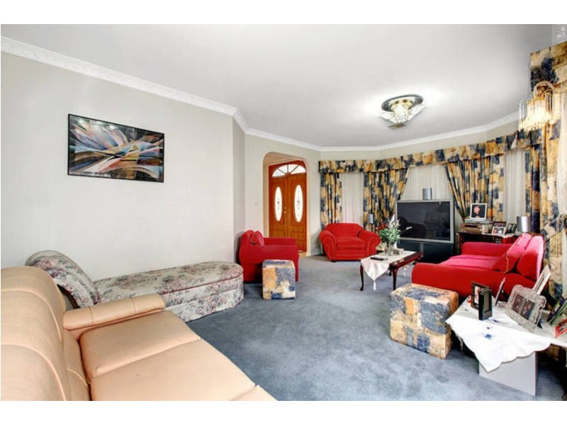 8 Hawker Avenue, Roxburgh Park VIC 3064