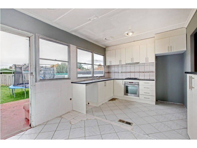 8 Calivil Street, Dallas VIC 3047