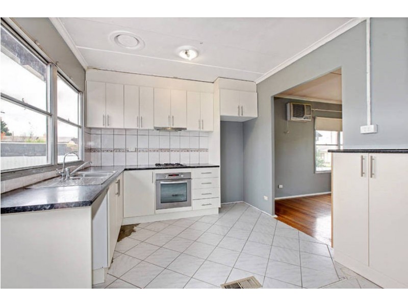 8 Calivil Street, Dallas VIC 3047