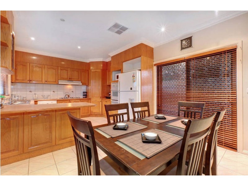 2/8 Bronco Court, Meadow Heights VIC 3048