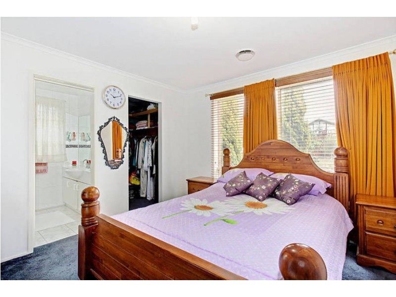 17 Thurmand Court, Roxburgh Park VIC 3064