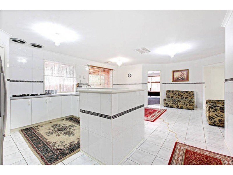 17 Thurmand Court, Roxburgh Park VIC 3064