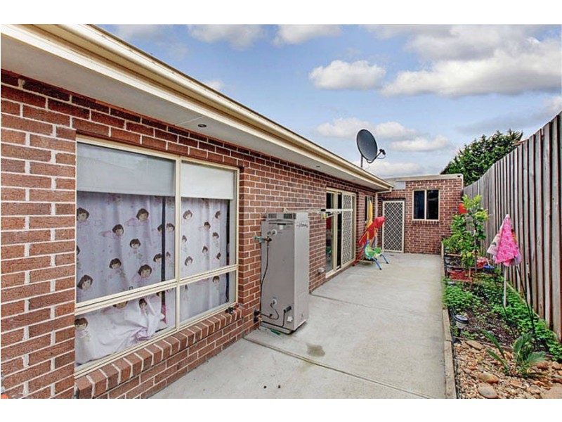 2/17 Woods Close, Meadow Heights VIC 3048