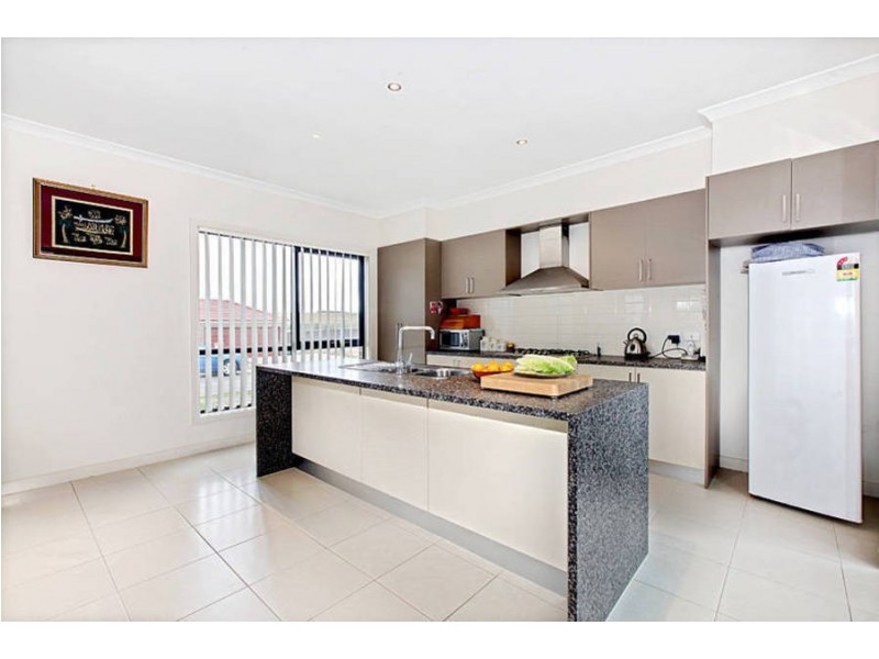 2 Ravenwoods Way, Craigieburn VIC 3064
