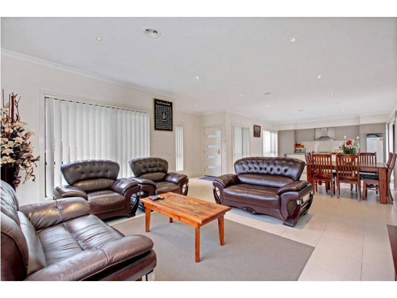 2 Ravenwoods Way, Craigieburn VIC 3064