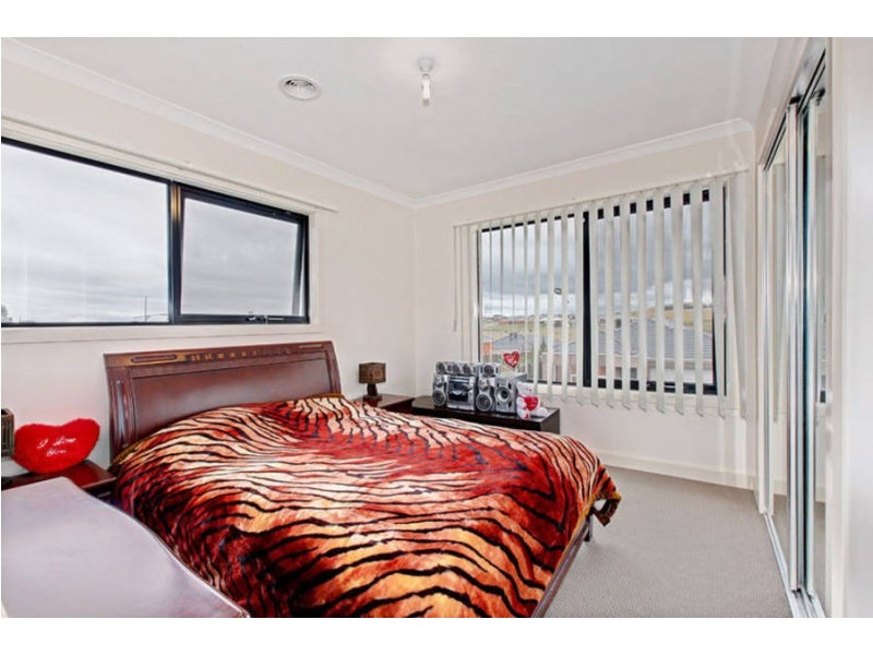 2 Ravenwoods Way, Craigieburn VIC 3064