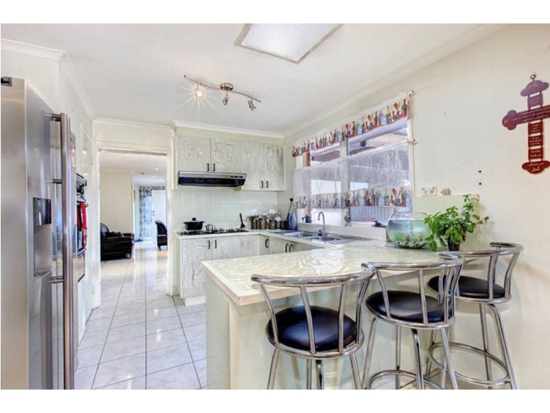 32 Cassinia Crescent, Meadow Heights VIC 3048