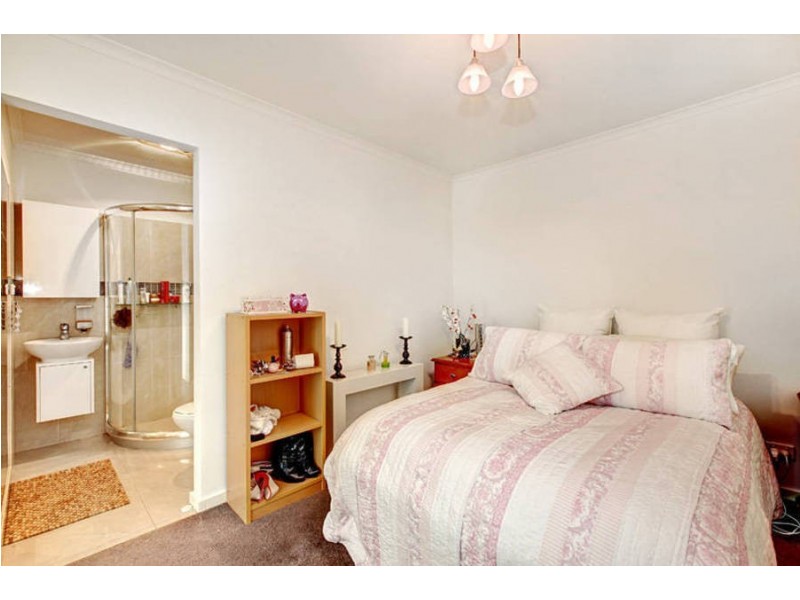 6 Norton Place, Roxburgh Park VIC 3064