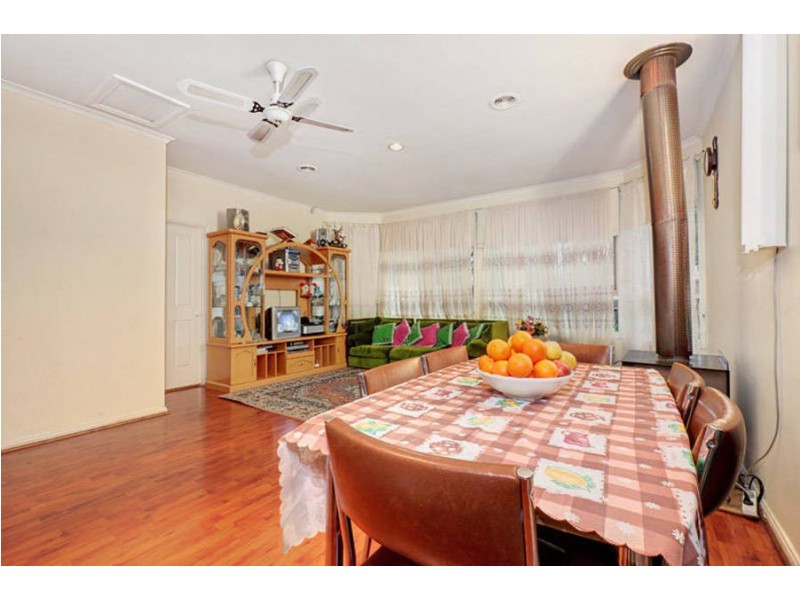 11 Rossiter Avenue, Roxburgh Park VIC 3064