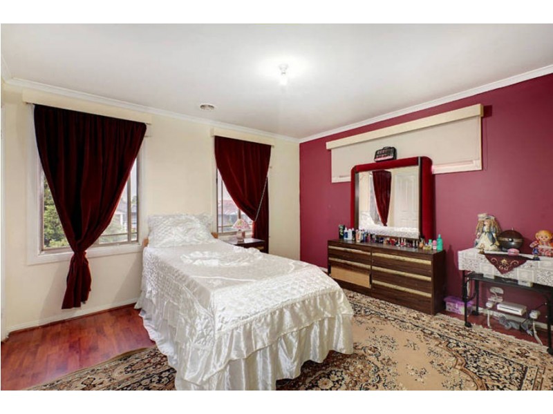 11 Rossiter Avenue, Roxburgh Park VIC 3064