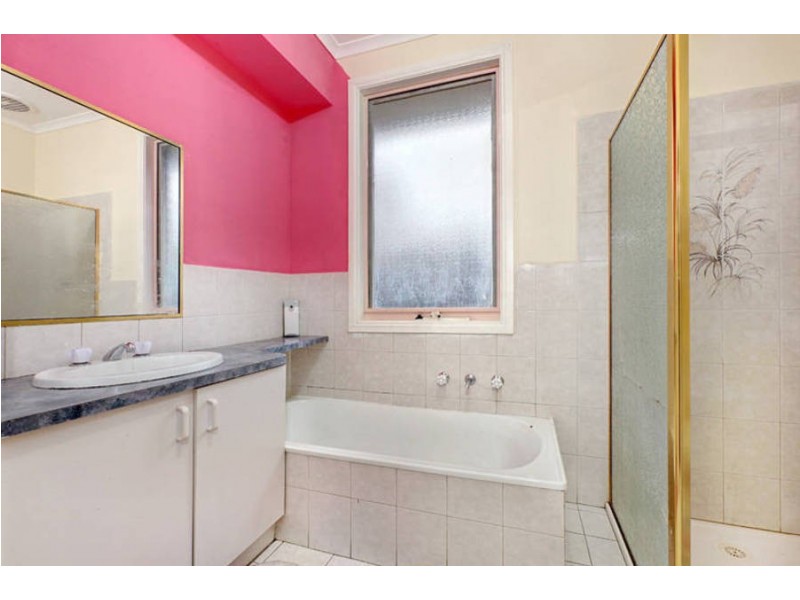 11 Rossiter Avenue, Roxburgh Park VIC 3064