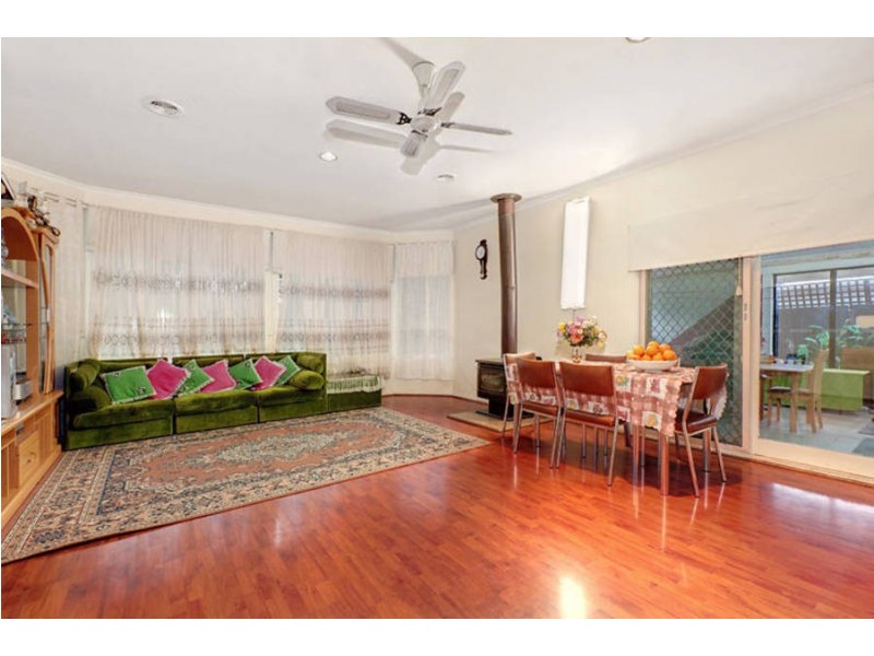 11 Rossiter Avenue, Roxburgh Park VIC 3064