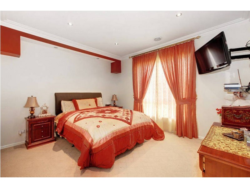 16 Hayfield Road, Roxburgh Park VIC 3064