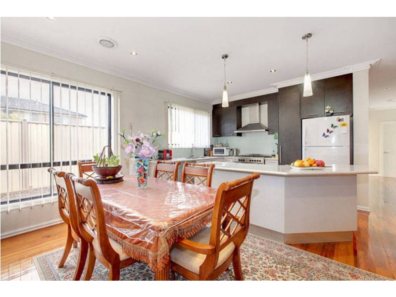 16 Hayfield Road, Roxburgh Park VIC 3064