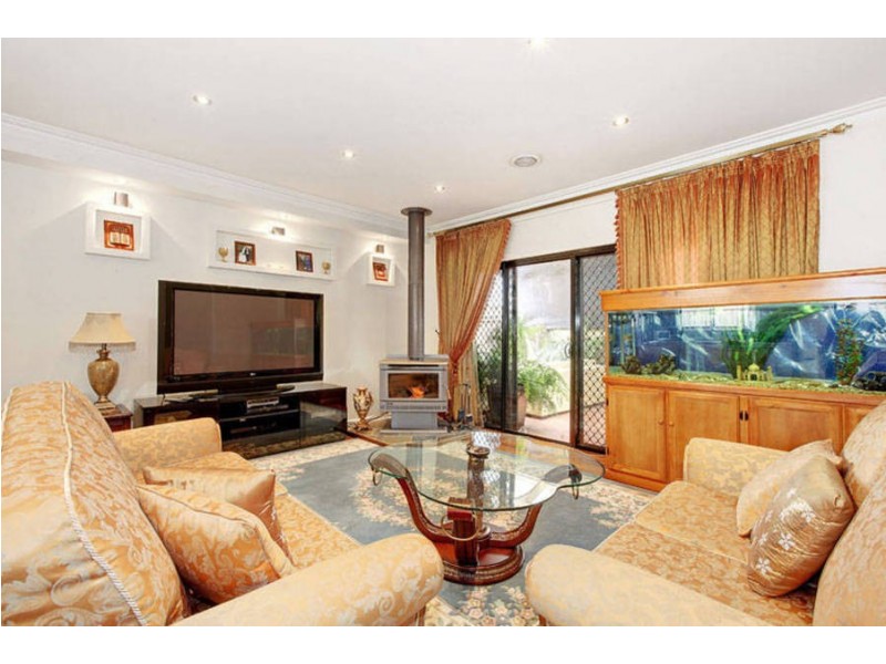 16 Hayfield Road, Roxburgh Park VIC 3064