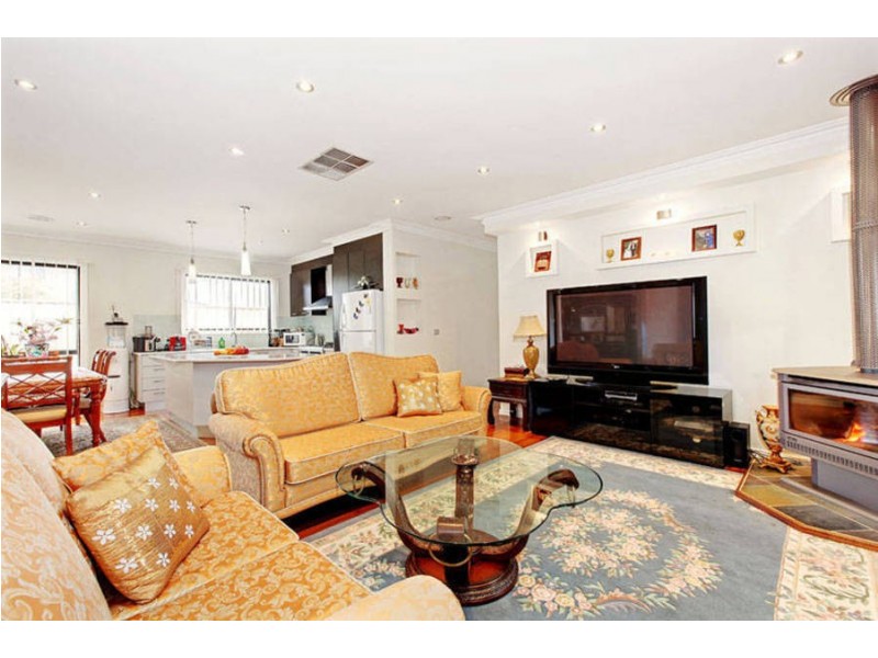 16 Hayfield Road, Roxburgh Park VIC 3064