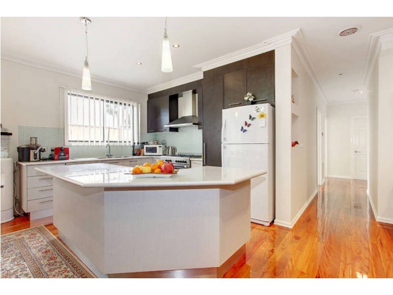 16 Hayfield Road, Roxburgh Park VIC 3064