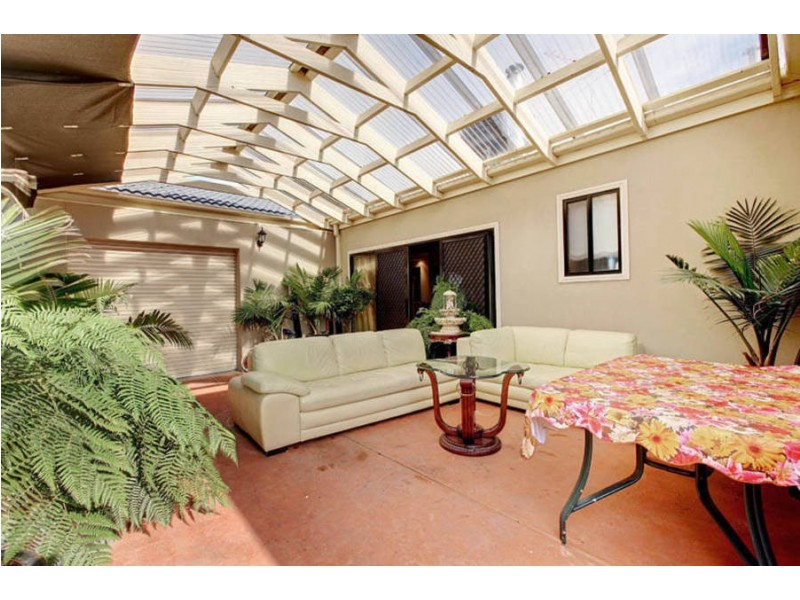 16 Hayfield Road, Roxburgh Park VIC 3064