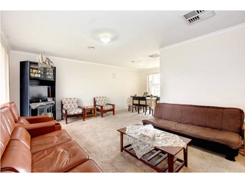 23 Thompson Crescent, Roxburgh Park VIC 3064