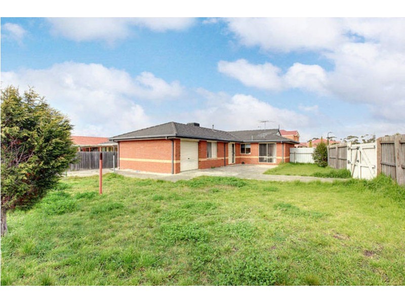 23 Thompson Crescent, Roxburgh Park VIC 3064