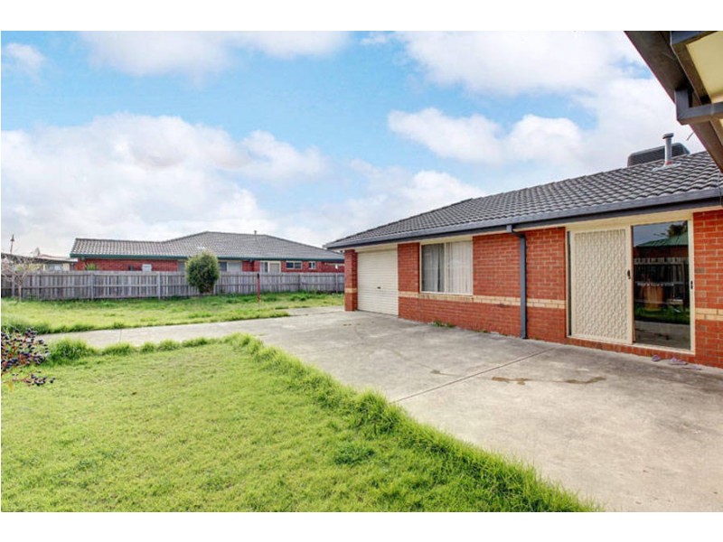 23 Thompson Crescent, Roxburgh Park VIC 3064