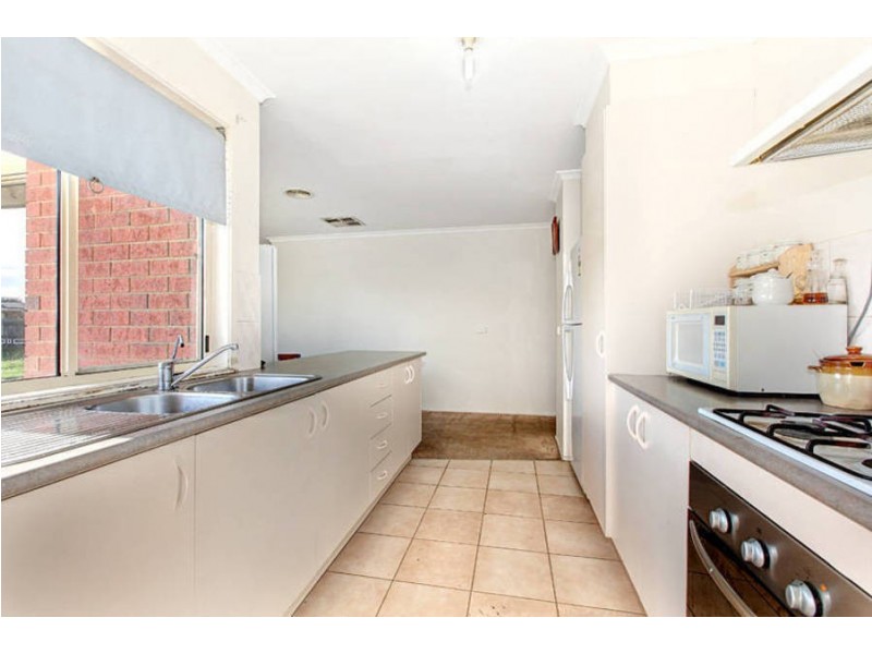 23 Thompson Crescent, Roxburgh Park VIC 3064