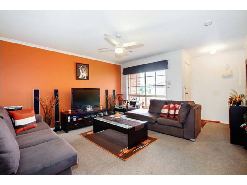 8/4 Shankland Blvd, Meadow Heights VIC 3048