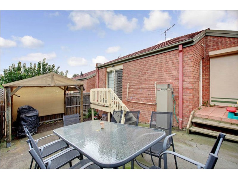 8/4 Shankland Blvd, Meadow Heights VIC 3048