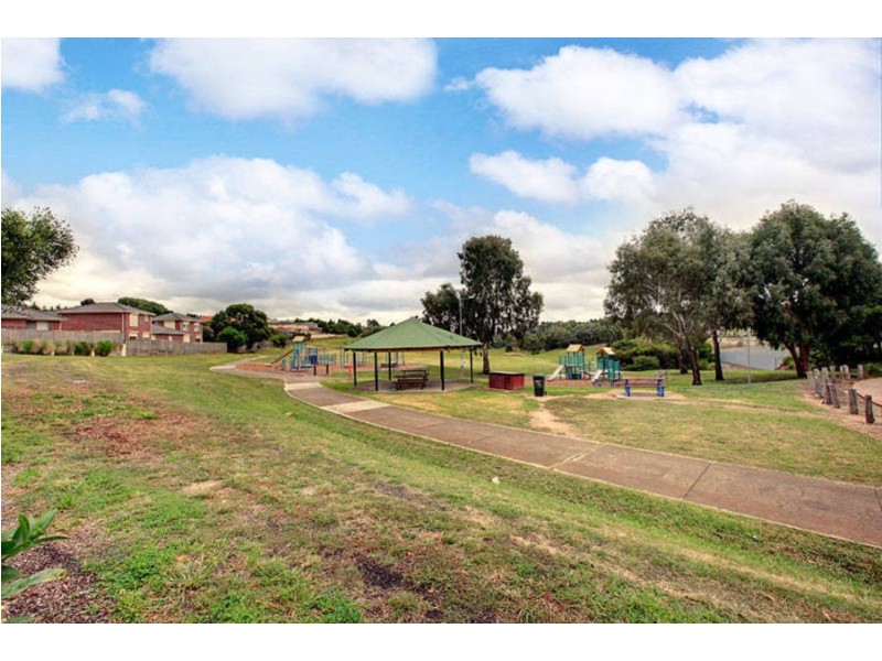 8/4 Shankland Blvd, Meadow Heights VIC 3048