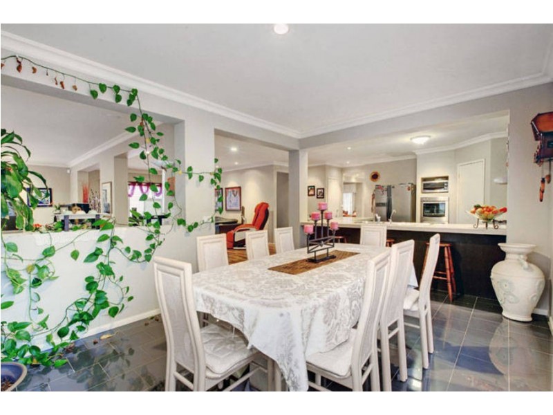 8 Castlehill Avenue, Greenvale VIC 3059