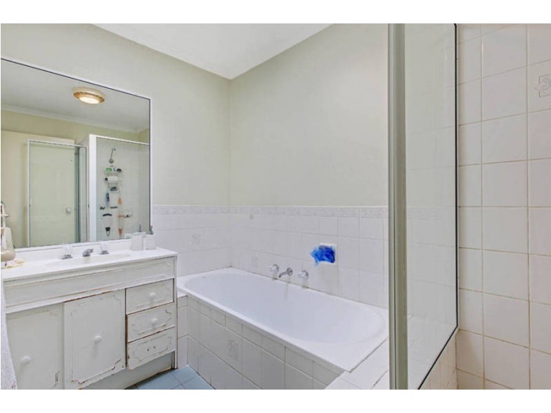 55 Rossiter Avenue, Roxburgh Park VIC 3064