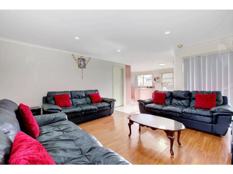 55 Rossiter Avenue, Roxburgh Park VIC 3064