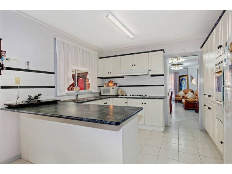 3 Wintle Close, Roxburgh Park VIC 3064