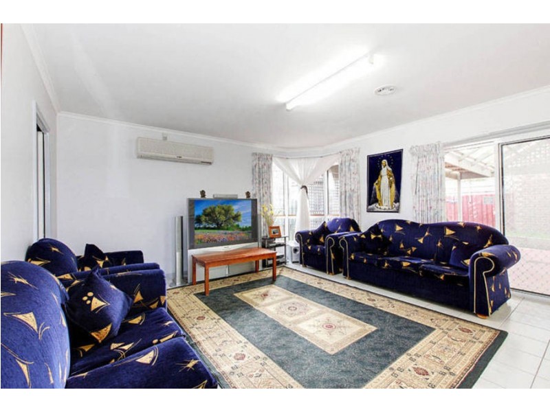 3 Wintle Close, Roxburgh Park VIC 3064