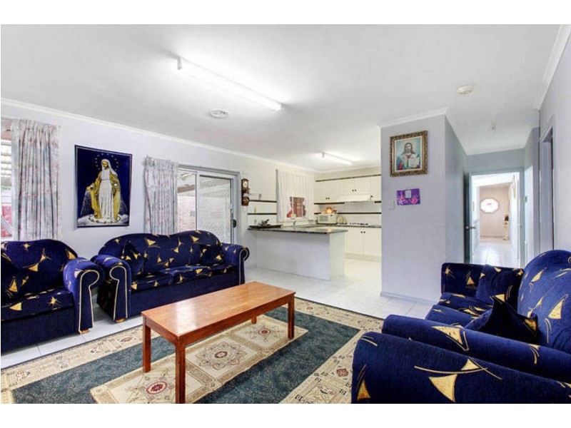 3 Wintle Close, Roxburgh Park VIC 3064