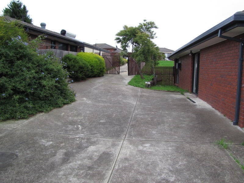 9 Cassinia Crescent, Meadow Heights VIC 3048